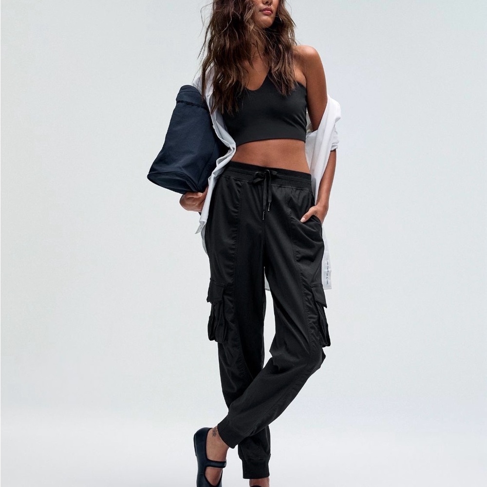 Lululemon Relaxed Fit Black Dance Studio Cargo Joggers S - Picture 3 of 13